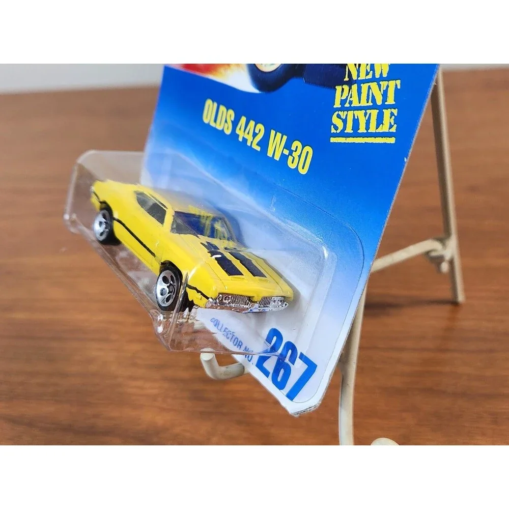 Vintage 1991 Hot Wheels Oldsmobile Olds 442 W-30 #267 Yellow Diecast 1:64 New